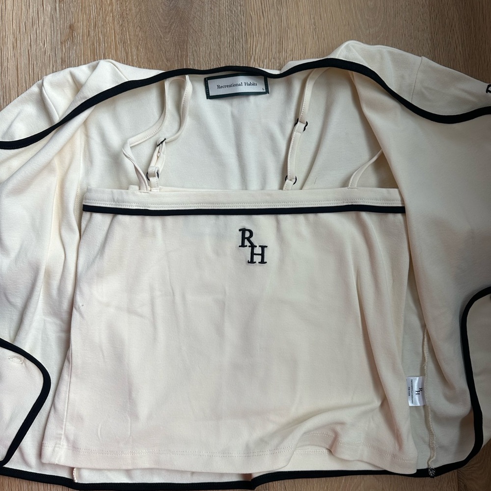 Recreational habits tank and cardigan set - Picture 2 of 3